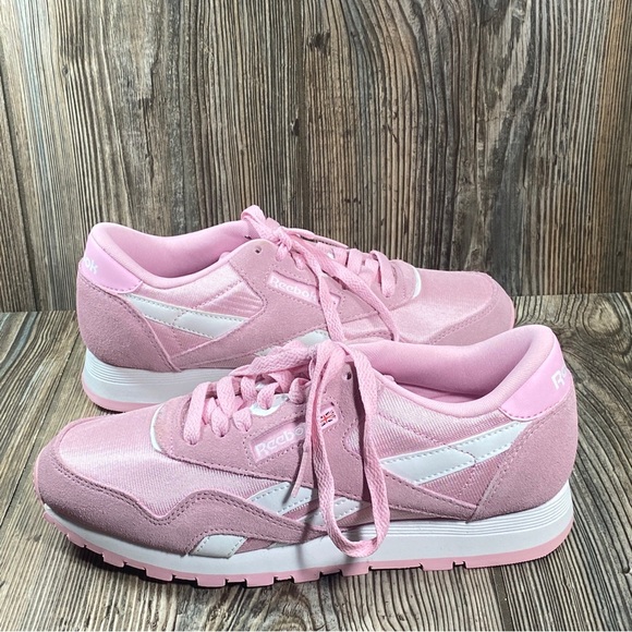 Reebok Classic Charming Junior Sz 4 Pink and White Sneakers - Picture 6 of 11